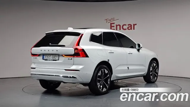 Volvo XC60 2026 — фото 1