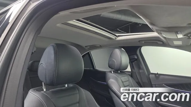 Mercedes-Benz E-Class 2018 — фото 18