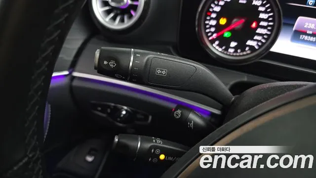 Mercedes-Benz E-Class 2018 — фото 19
