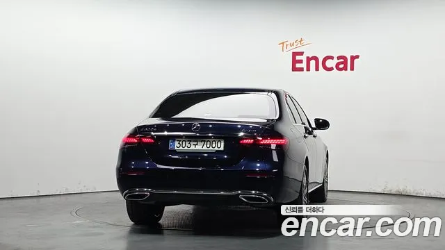 Mercedes-Benz E-Class 2023 — фото 4