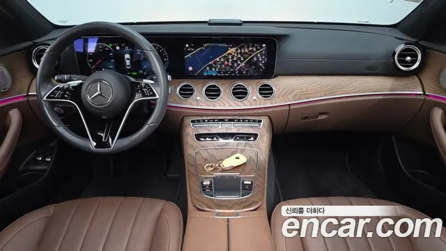 Mercedes-Benz E-Class 2023 — фото 10