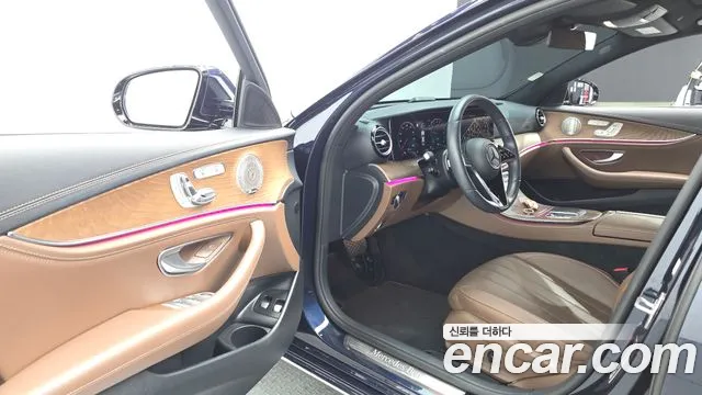 Mercedes-Benz E-Class 2023 — фото 17
