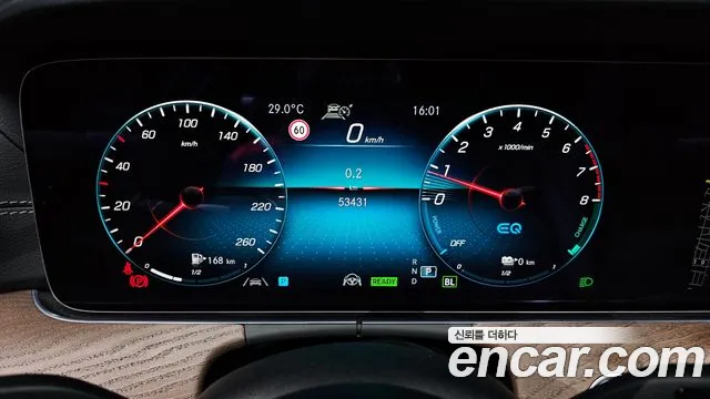 Mercedes-Benz E-Class 2022 — фото 10