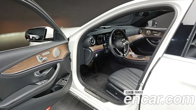 Mercedes-Benz E-Class 2022 — фото 12