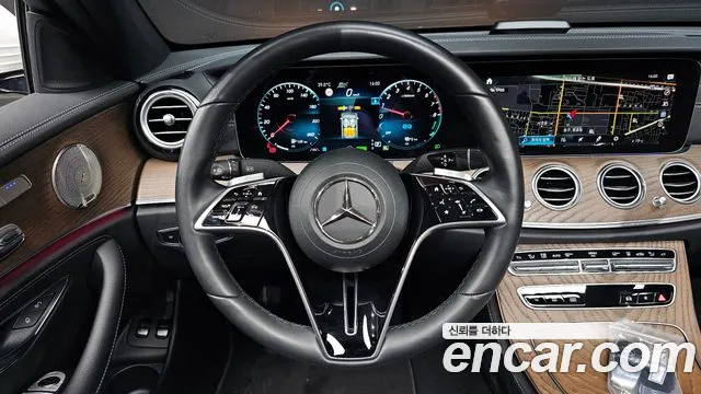 Mercedes-Benz E-Class 2022 — фото 17