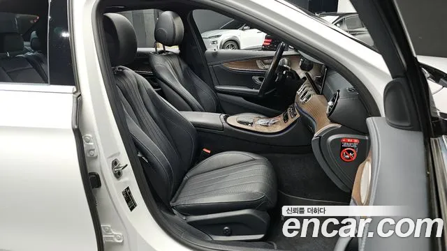 Mercedes-Benz E-Class 2022 — фото 15