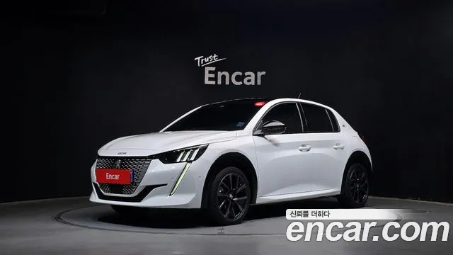 Peugeot 208 2023 — фото 1