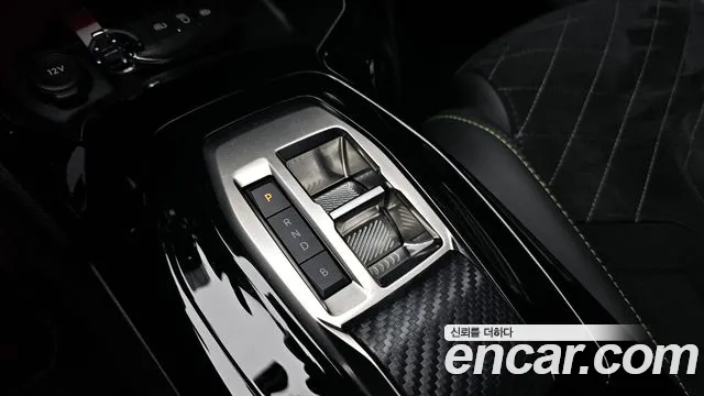 Peugeot 208 2023 — фото 12