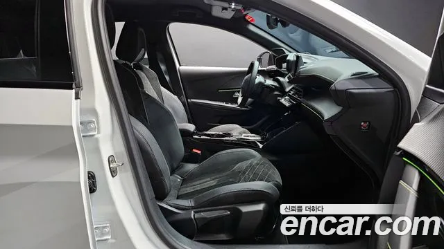 Peugeot 208 2023 — фото 17