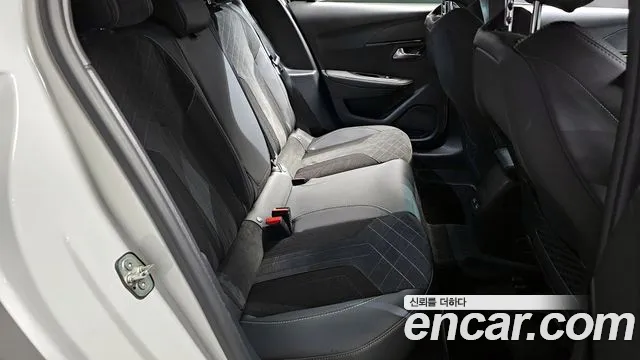 Peugeot 208 2023 — фото 18