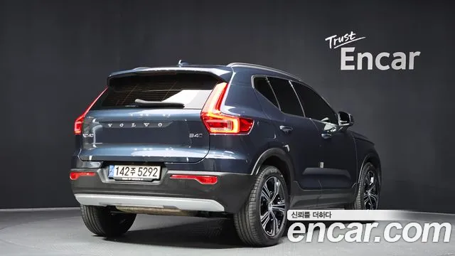 Volvo XC40 2021 — фото 2