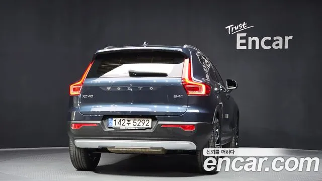 Volvo XC40 2021 — фото 4