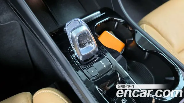 Volvo XC40 2021 — фото 12