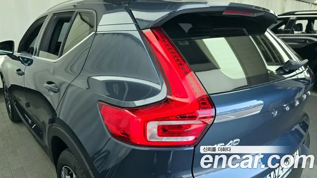 Volvo XC40 2021 — фото 9