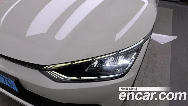 Kia EV6 2022 — фото 8