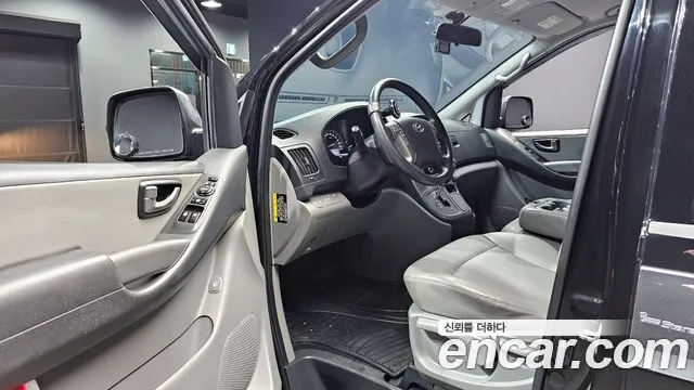 Hyundai Starex 2021 — фото 17