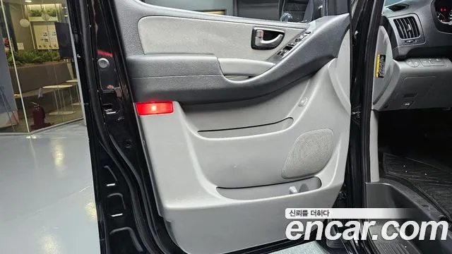 Hyundai Starex 2021 — фото 14