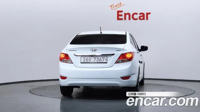 Hyundai Accent 2015 — фото 4