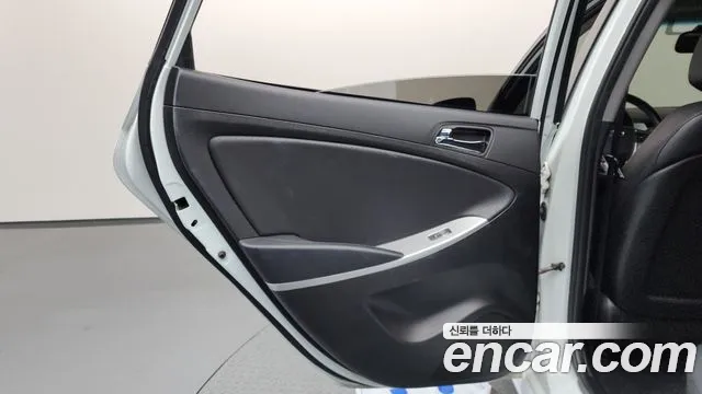 Hyundai Accent 2015 — фото 15