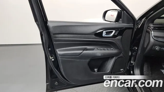 Jeep Compass 2022 — фото 14