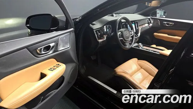 Volvo S60 2021 — фото 10