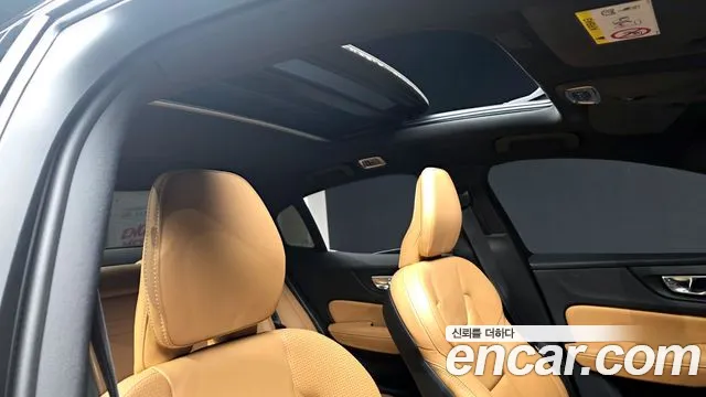 Volvo S60 2021 — фото 17