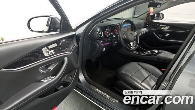 Mercedes-Benz E-Class 2017 — фото 10