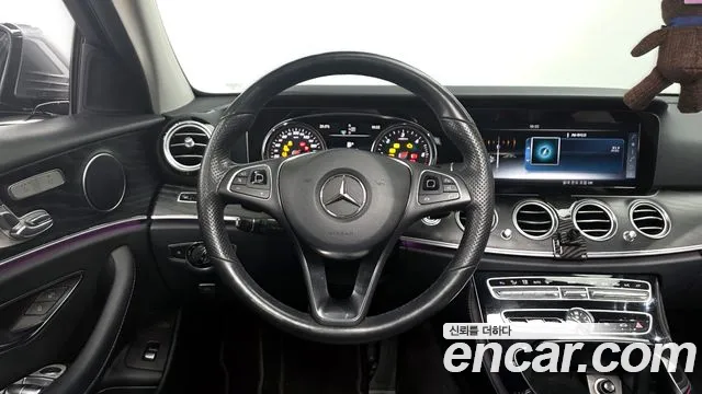 Mercedes-Benz E-Class 2017 — фото 12