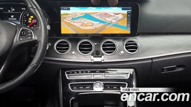 Mercedes-Benz E-Class 2017 — фото 13
