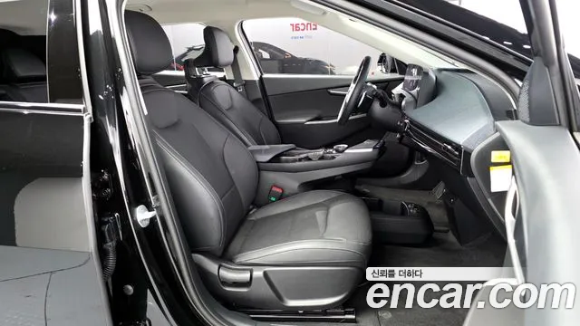 Kia EV6 2022 — фото 16