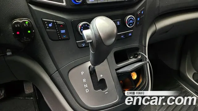 Hyundai Starex 2020 — фото 12