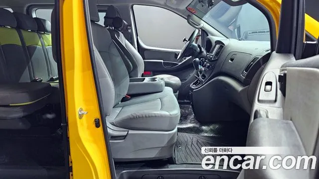 Hyundai Starex 2020 — фото 17