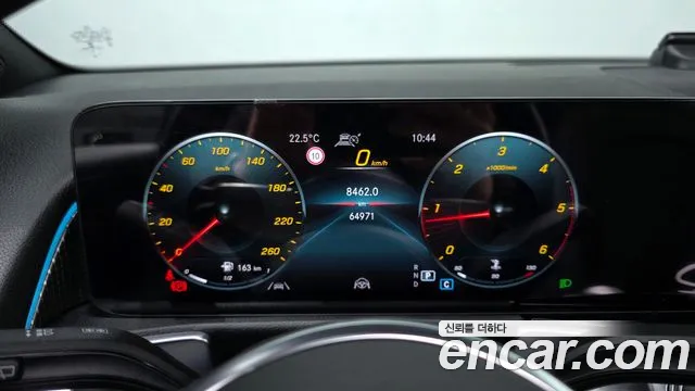 Mercedes-Benz GLB-Class 2023 — фото 11