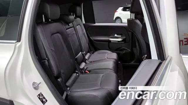 Mercedes-Benz GLB-Class 2023 — фото 18