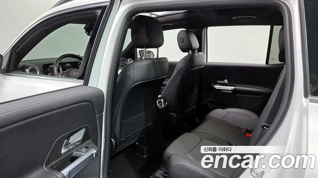 Mercedes-Benz GLB-Class 2023 — фото 19