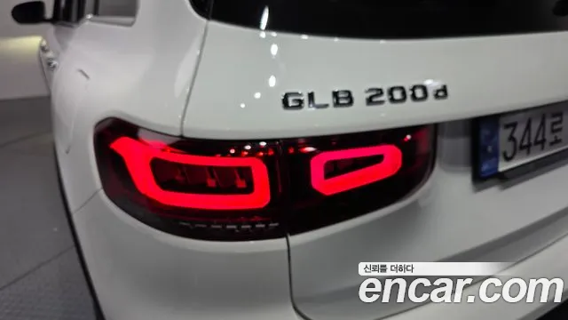 Mercedes-Benz GLB-Class 2023 — фото 9