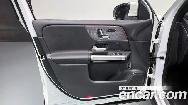 Mercedes-Benz GLB-Class 2023 — фото 14