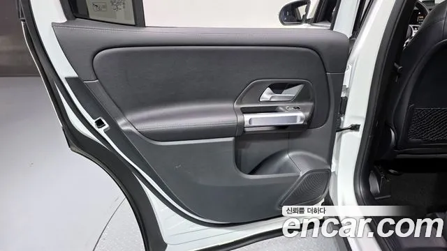 Mercedes-Benz GLB-Class 2023 — фото 15