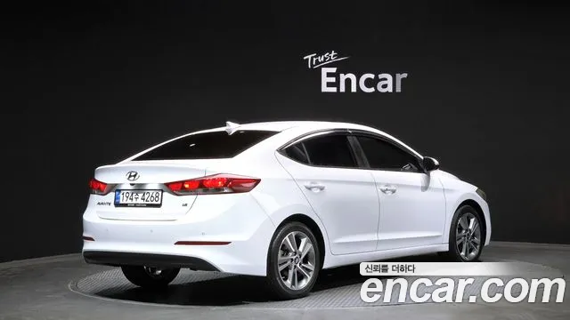 Hyundai AVANTE 2018 — фото 2