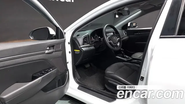 Hyundai AVANTE 2018 — фото 10