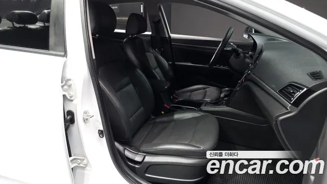 Hyundai AVANTE 2018 — фото 11