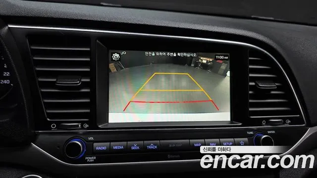 Hyundai AVANTE 2018 — фото 15