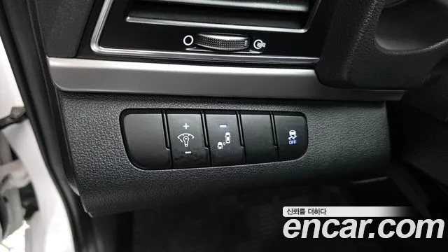 Hyundai AVANTE 2018 — фото 16
