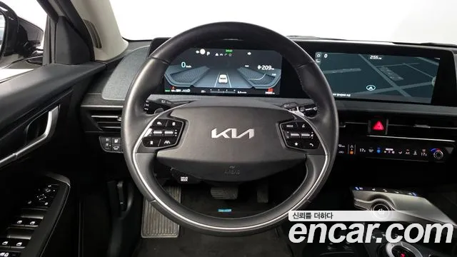 Kia EV6 2022 — фото 18