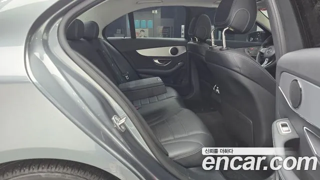Mercedes-Benz C-Class 2017 — фото 12
