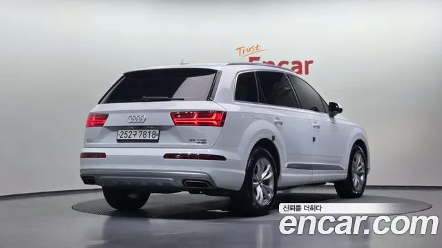 Audi Q7 2019 — фото 1