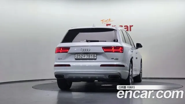 Audi Q7 2019 — фото 3