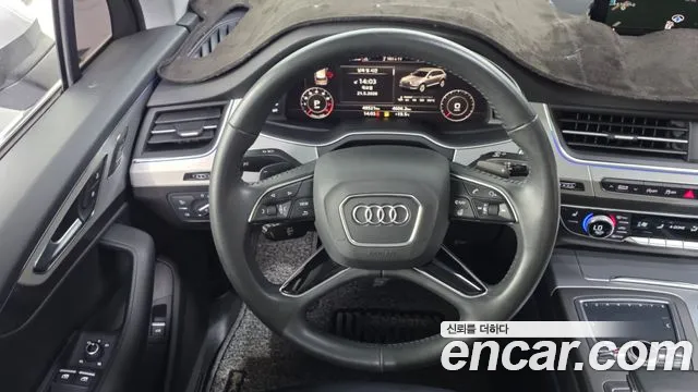 Audi Q7 2019 — фото 18
