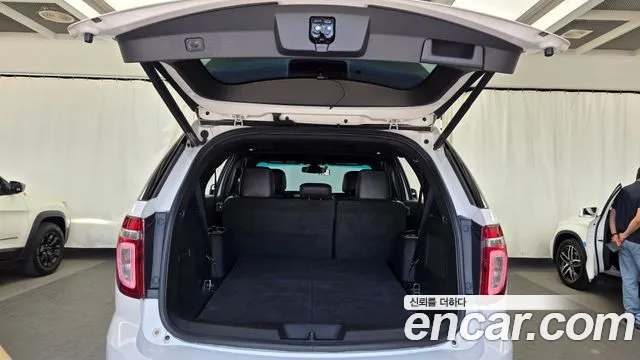 Ford Explorer 2015 — фото 20