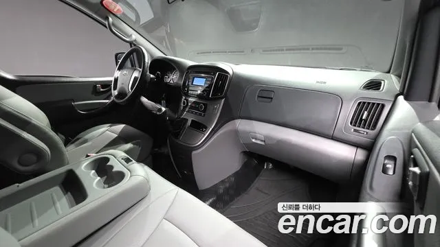 Hyundai Starex 2019 — фото 10